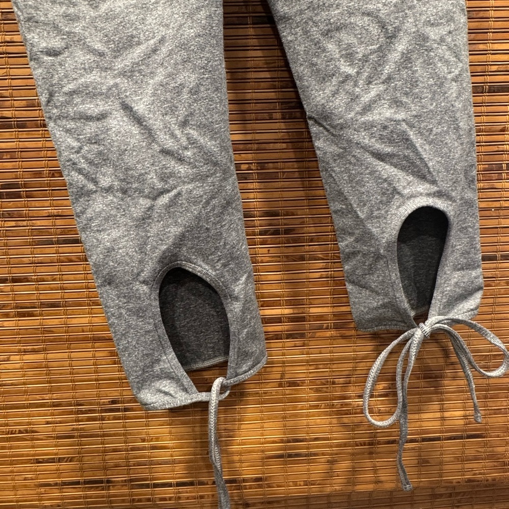 Light Heather Gray Leggings with High-Rise Waistband and Ankle Length - Picture 3 of 6